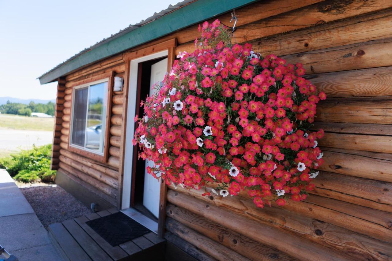 Big Medicine Cabins Saint Ignatius エクステリア 写真