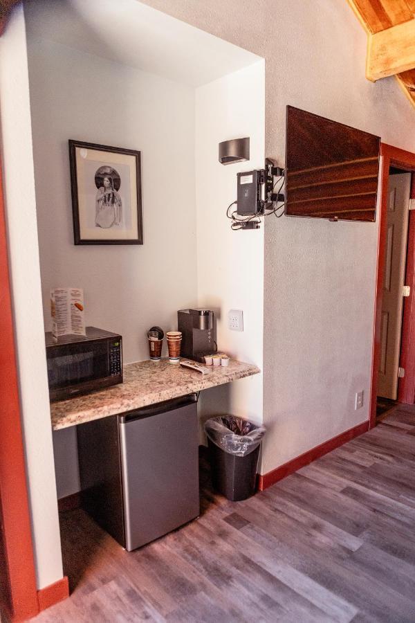 Big Medicine Cabins Saint Ignatius エクステリア 写真
