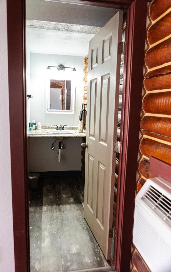 Big Medicine Cabins Saint Ignatius エクステリア 写真